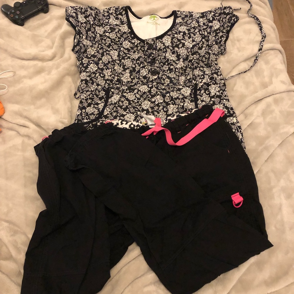 Black koi/healing hands scrub set